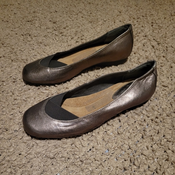 WOMENS MICHELLE D BRONZE BALLET FLAT SHOES SIZE 8.5 - Picture 4 of 13